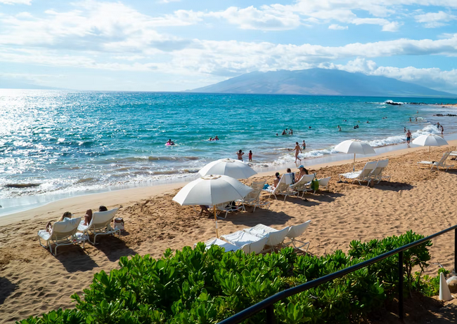 Get up to 60% off standard tickets to Hawaii with this deal alert. 